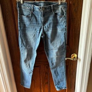american eagle light blue skinny jeans